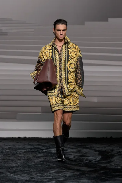 Look 32